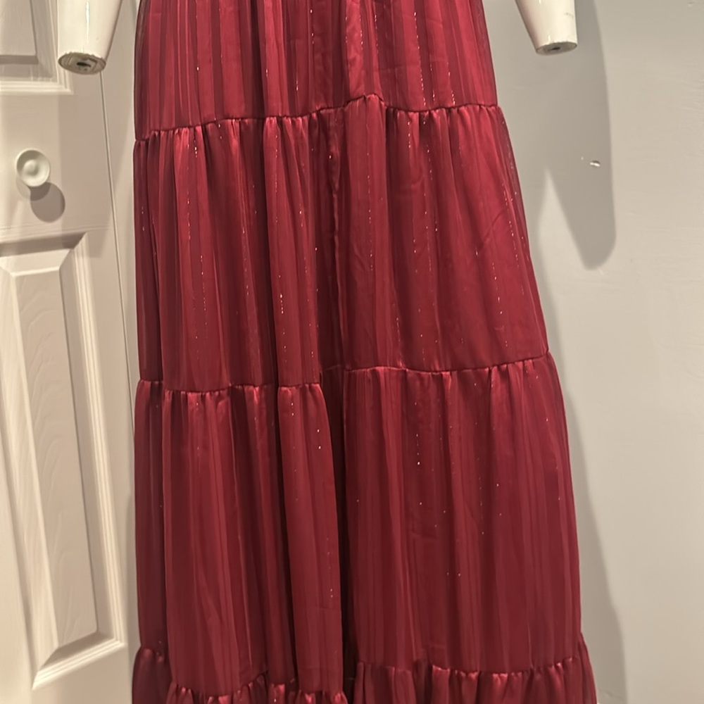 NWOT Mac Duggal burgundy tiered halter gown - Picture 7 of 16